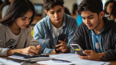 Se restringe el uso de celulares en las escuelas secundarias de La Costa