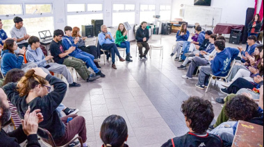 Juan de Jesús visitó la Escuela de Bellas Artes de San Clemente y dialogó con estudiantes y docentes