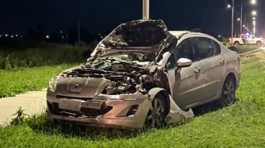 Un auto chocó contra dos caballos sueltos en Paraje Pavón: hubo dos heridos