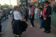 El Día de la Tradición volvió a latir en la calle 1: folklore, caminata y celebración de la identidad