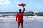 Guardavidas de Pinamar rechazan el 0% de aumento y denuncian fallas graves en la seguridad de playa