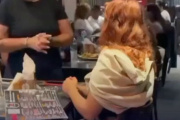 Una moza denunció presuntas irregularidades en un restaurante y el video se viralizó