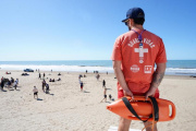 Guardavidas: tregua en Pinamar y conflicto judicializado en Villa Gesell