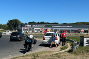 Grave accidente entre una moto y un auto en la rotonda de Mar del Tuyú