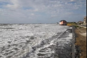 Alertan por una fuerte crecida del mar y olas de hasta 6 metros en la costa bonaerense