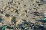La histórica crecida del mar dejó las playas de Mar del Plata cubiertas de basura