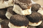 General Lavalle celebra la Fiesta de la Torta Negra con feria, gastronomía y el show de Los Palmeras