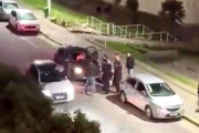 Un joven fue golpeado, cayó a la calle y terminó atropellado a la salida de un boliche