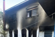 Un incendio destruyó gran parte de una vivienda y lanzan una campaña para ayudar a la familia afectada
