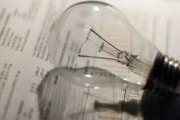 Autorizan un nuevo aumento de la luz en la Provincia y crece la preocupación por el impacto en La Costa
