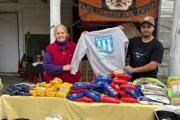 Racing de La Costa reunió alimentos y nueve bolsones de ropa para un merendero local