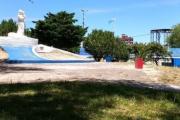 El Club de Pesca y Náutica de San Clemente donó materiales para mejorar el sistema de riego de la Plaza Pereira