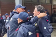 Emotivo recibimiento para los bomberos de Las Toninas tras su misión de rescate en Venezuela