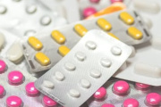 Advierten que diez medicamentos podrían perder cobertura y descuentos en farmacias