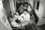 Despidieron e imputaron a un cuidador de un geriátrico acusado de maltratar a dos adultas mayores