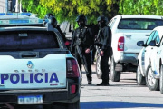 Tensión y disturbios en Mar del Plata: ataques a automovilistas, robos y un auto incendiado que explotó