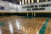 Fomento San Bernardo inauguró la primera cancha de parquet del Partido de La Costa