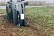 Volcó un auto en la Ruta 11 entre Santa Teresita y Las Toninas: el conductor salió ileso