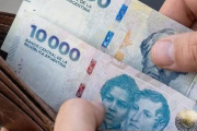 El salario mínimo aumentará de manera escalonada hasta abril de 2027