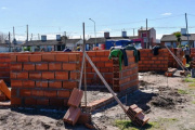 Allanaron a dos exfuncionarios de Castelli en una causa por presunto uso irregular de recursos públicos