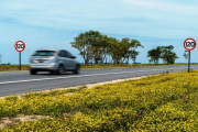 Más de 70 radares controlan las rutas hacia la Costa Atlántica: dónde están y qué velocidades rigen
