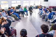 Juan de Jesús visitó la Escuela de Bellas Artes de San Clemente y dialogó con estudiantes y docentes