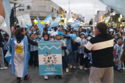 San Clemente del Tuyú volvió a demostrar la fuerza de su comunidad con un multitudinario desfile institucional