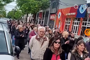 Dolores: una marcha reclamó mejoras en la atención de PAMI tras la muerte de un afiliado