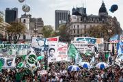 La trampa del mérito: cuando la precariedad se disfraza de libertad.