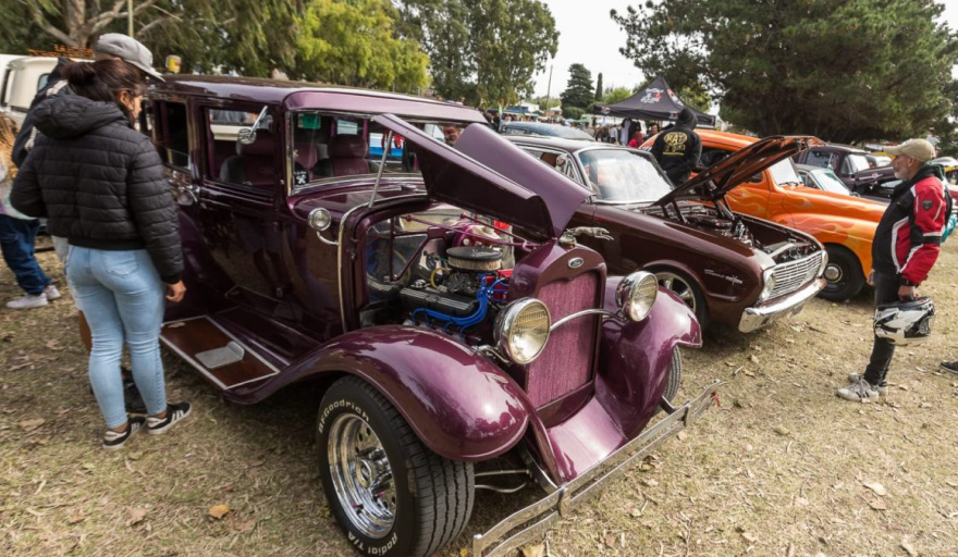 San Clemente y Santa Teresita reunieron a fanáticos en encuentros de autos clásicos
