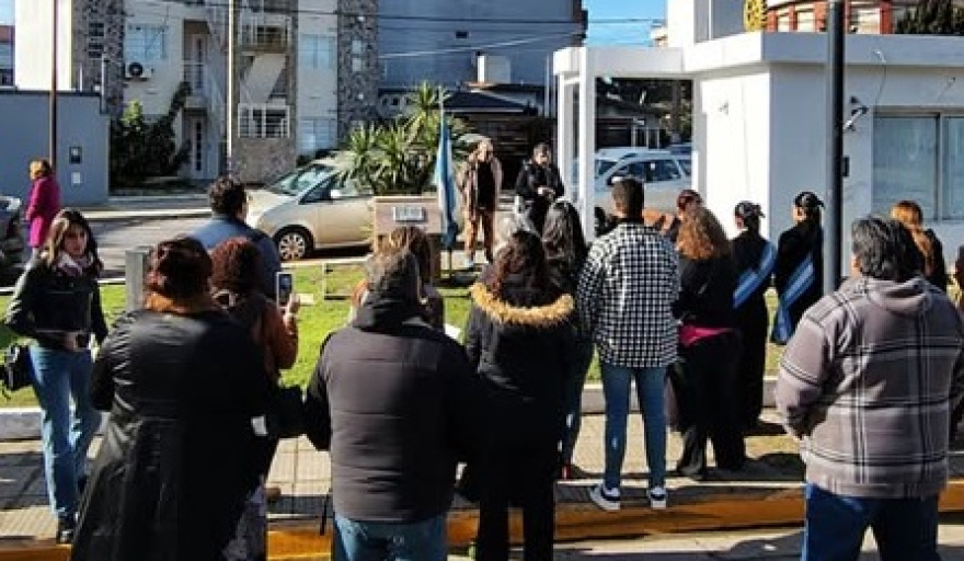 Emotivo homenaje a Mabel Vivardo y Edgardo Toro en Santa Teresita