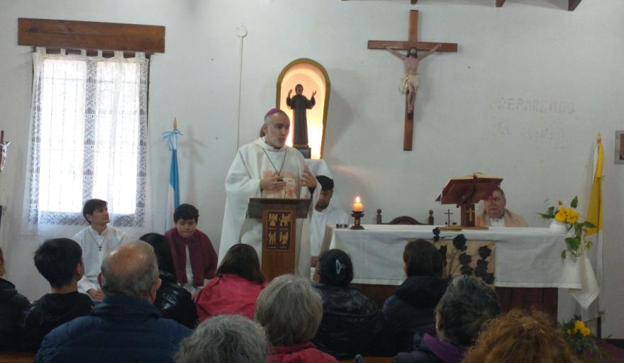 El obispo celebró la misa en honor a San Charbel y habló sobre el uso de las redes sociales, la inteligencia artificial y la soberanía
