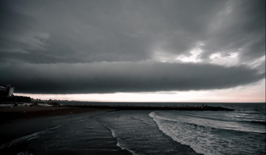 Tormentas y fuertes vientos: dos alertas rigen para el Partido de La Costa