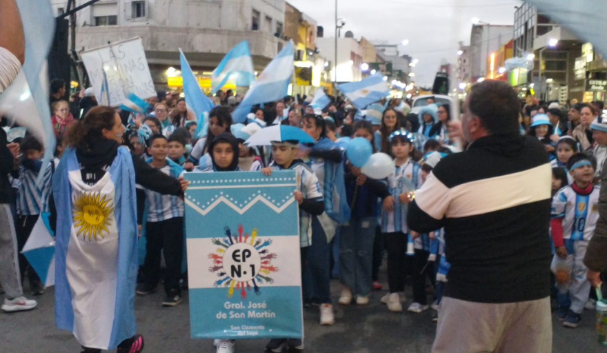 San Clemente del Tuyú volvió a demostrar la fuerza de su comunidad con un multitudinario desfile institucional
