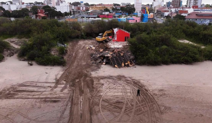 Demolieron el balneario Macarena y avanzarán con otras cuatro estructuras en Santa Teresita